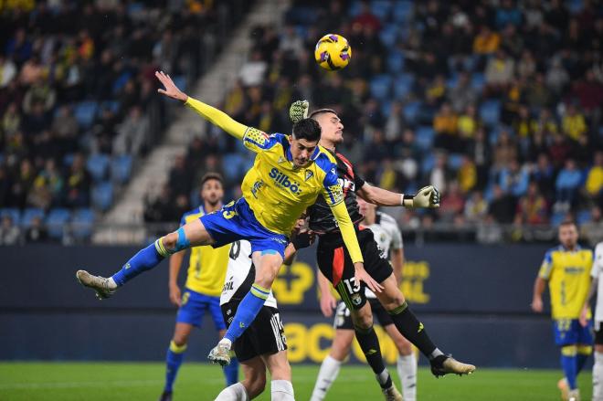 Lance del Cádiz - Burgos (Foto: LaLiga).