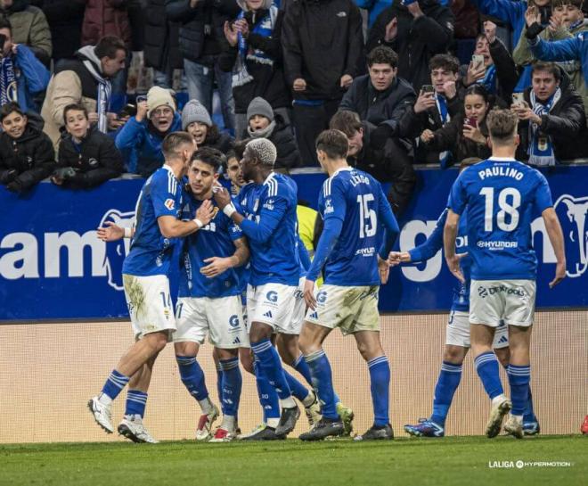 Los jugadores del Real Oviedo celebran un gol esta temporada (Foto: LALIGA).