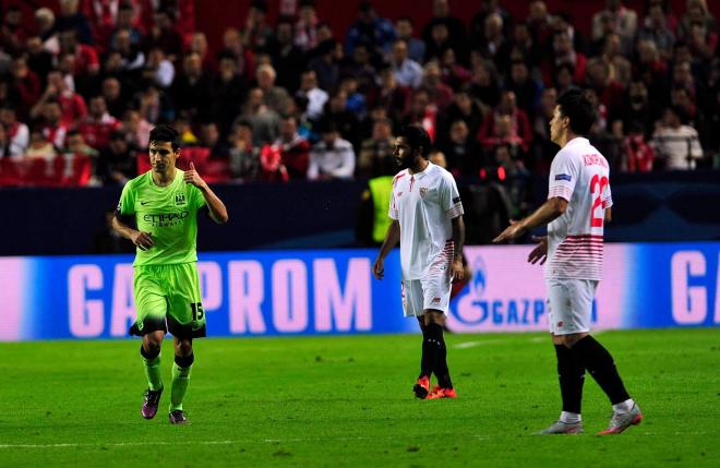 Jesús Navas, jugando contra el Sevilla con el Manchester City (Foto: Cordon Press).