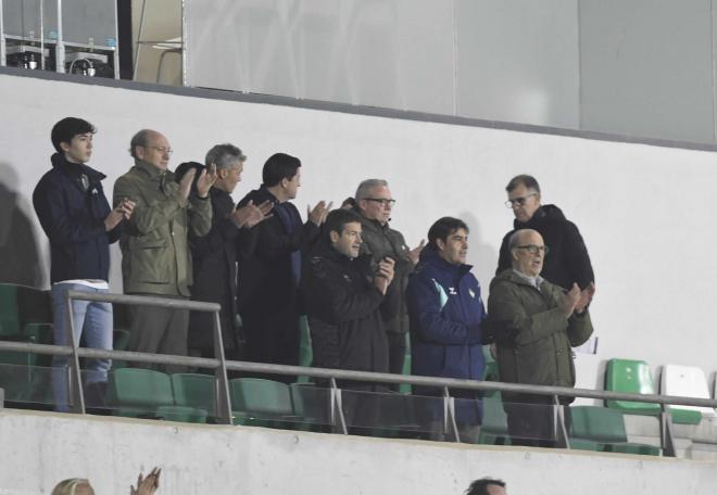 El Consejo del Betis en el palco del derbi chico (Foto: Kiko Hurtado)