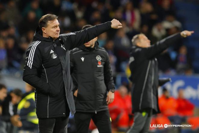 Cristóbal Parralo y, de fondo, David Navarro en La Romareda (Foto: LALIGA).