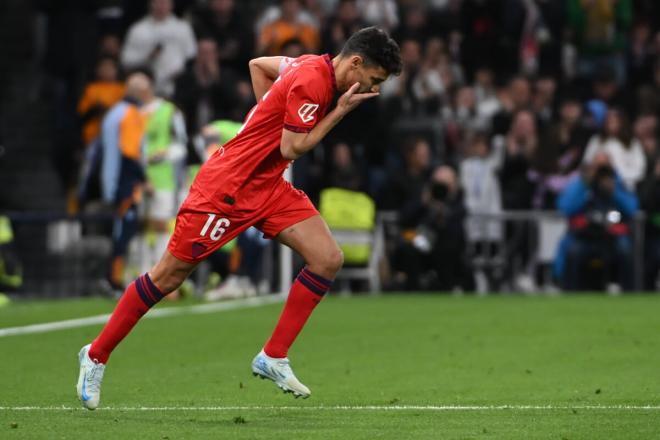 Jesús Navas entra en el Real Madrid-Sevilla (Foto: EFE).