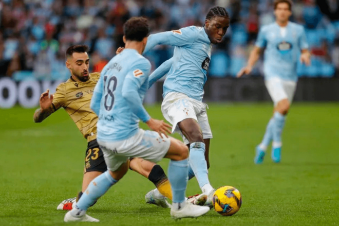 Ilaix Moriba ante la Real Sociedad (Foto: EFE).