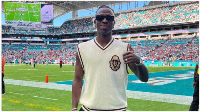 Vinicius en el partido de los Miami Dolphins. (Fuente: @miamidolphins)