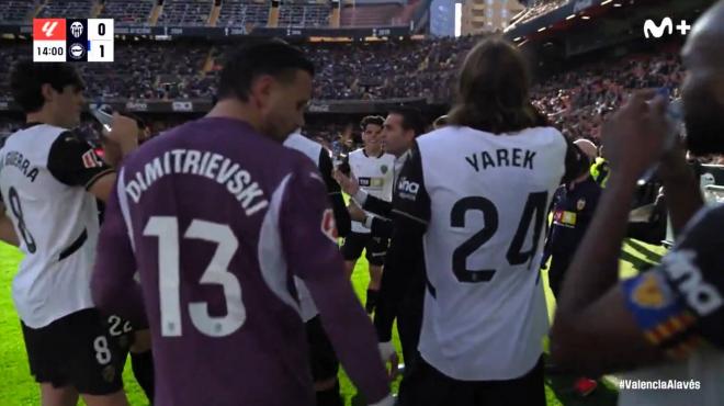 Charla de Rubén Baraja a sus futbolistas en el Valencia - Alavés.