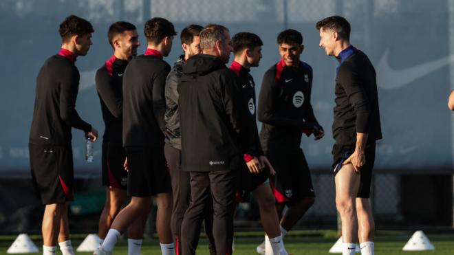 Hansi Flick en un entrenamiento con el Barça (Europa Press)