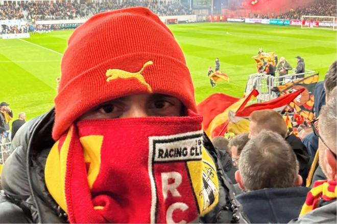 Rapahel Varane viendo el PSG-Lens desde la grada (Foto: @raphaelvarane).