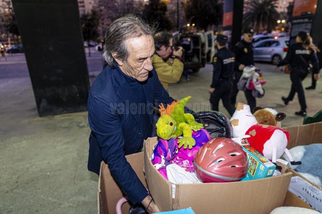 El Valencia CF llega a las familias necesitadas por Navidad