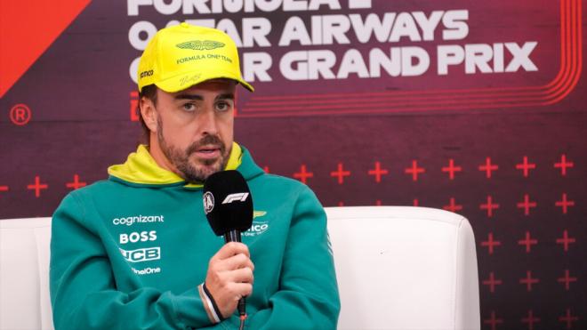 Fernando Alonso, hablando con la prensa en Qatar (Europa Press)