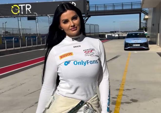 Renée Gracie, piloto de automovilismo y creadora de contenido en Onlyfans (Foto: @reneegracie).