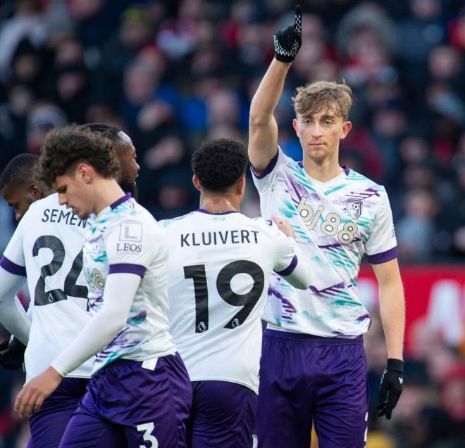 Dean Huijsen celebra su gol en el Manchester United-Bournemouth (Foto: EFE).