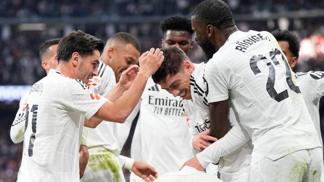 El Real Madrid celebrando su gol contra el Sevilla (Europa Press)