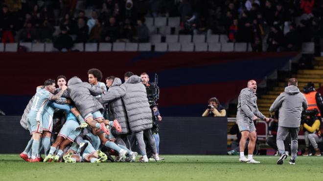 La plantilla del Atlético de Madrid y Luis Piñedo celebrando el gol de Sorloth al Barça (Europa Press)