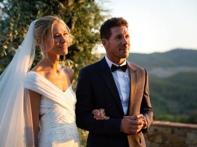 Simeone y Carla Pereyra en su boda (Redes Sociales)