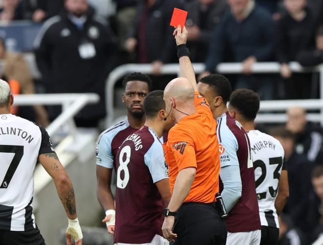 John Durán, expulsado en el Newcastle-Aston Villa (Foto: Cordon Press).