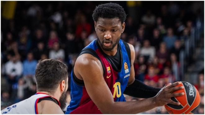 Chimezie Metu durante el partido frente al Estrella Roja. (Fuente: @FCBbasket)