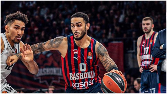 Markus Howard durante el partido frente al París. (Fuente: @EuroLeague)