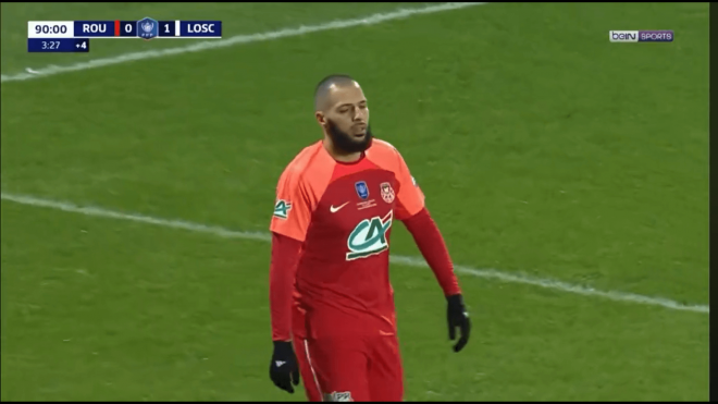 Mustapha Benzia, expulsado en el Rouen-Lille de la Coupe de France.