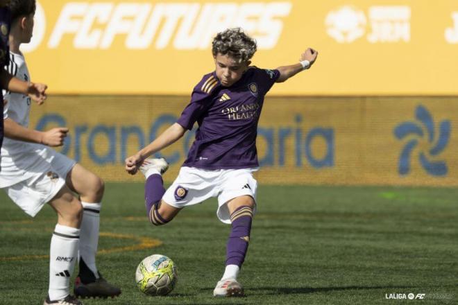 Nimo golpea el balón en el Orlando City-Real Madrid (Foto: LALIGA).