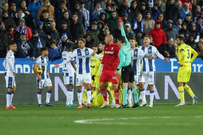 Óscar Rodríguez, expulsado en el Leganés-Villarreal (Foto: EFE).