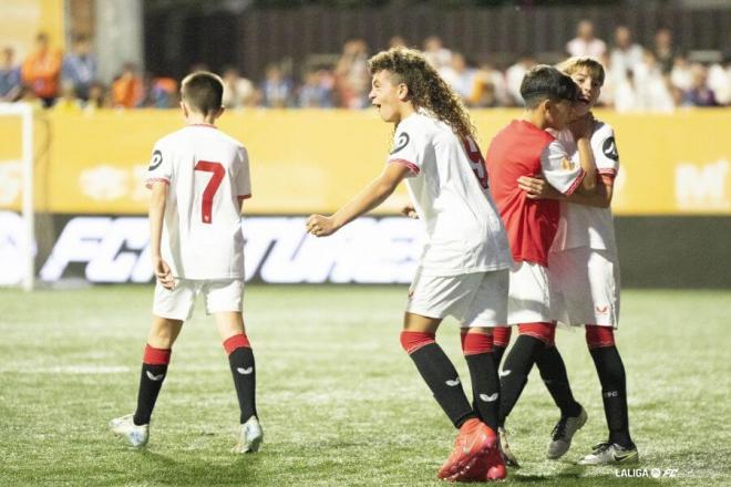 David Rosa celebra uno de sus goles en la final (Foto: LALIGA).