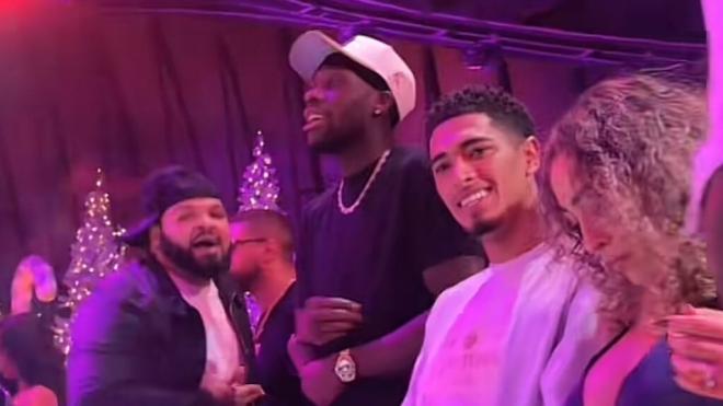 Alphonso Davies, de fiesta con Jude Bellingham (X)