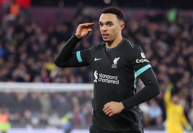 Alexander-Arnold en un partido con el Liverpool (Cordon Press)