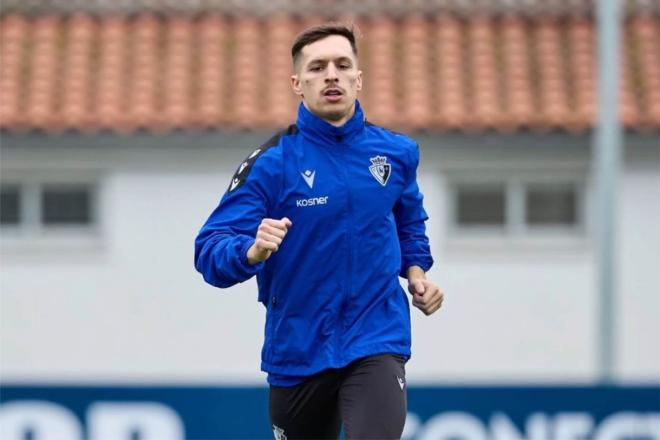 Bryan Zaragoza, en un entrenamiento con el Osasuna (Foto: CA Osasuna).