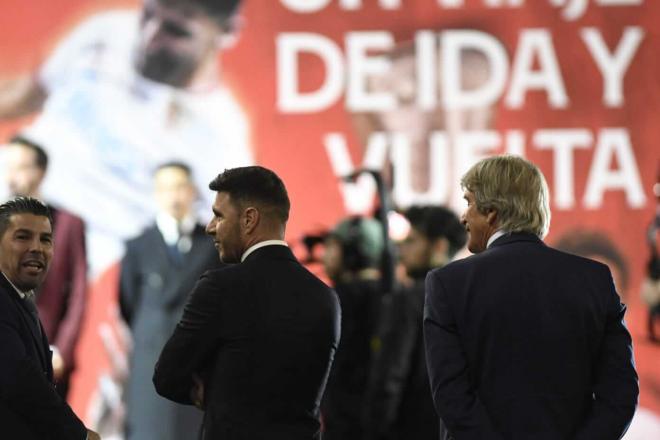 Joaquín Sánchez y Manuel Pellegrini, en la despedida de Jesús Navas (Foto: Kiko Hurtado).