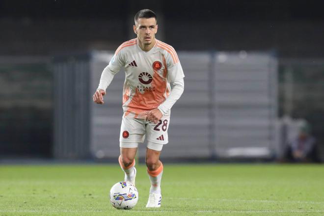 Enzo Le Fée con la pelota en los pies (foto: Cordón Press).