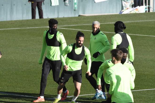 Isco Alarcón y Assane Diao, entre otros (foto: Kiko Hurtado).