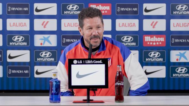 Simeone en rueda de prensa.