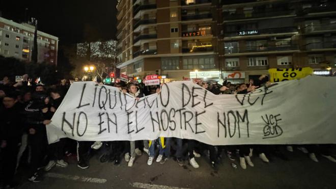 Pancarta de protesta en Mestalla (ElDesmarque)