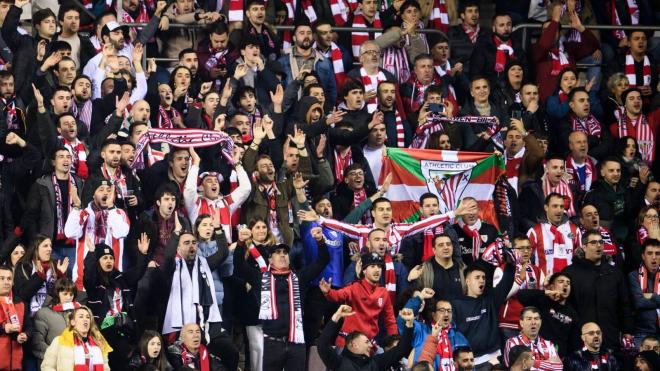 La afición zurigorri, de fiesta ante el Logroñés en la ronda de Copa en Las Gaunas (Foto: Athletic Club).