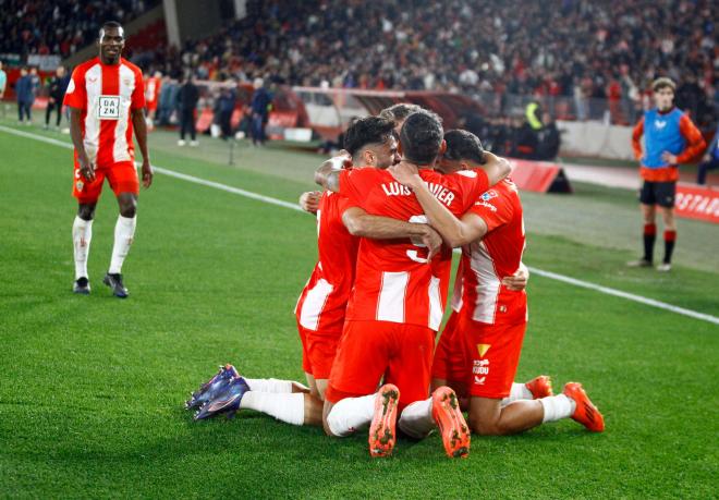 Celebración del Almería tras un gol al Sevilla en Copa (Foto: Cordon Press).