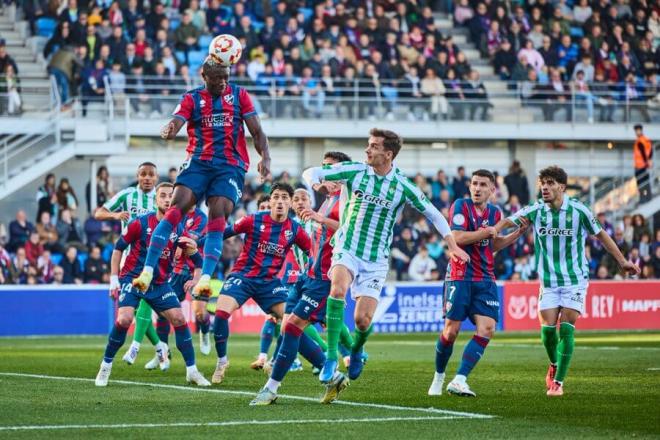 Diego Llorente, en el Huesca-Betis (Foto: SD Huesca).