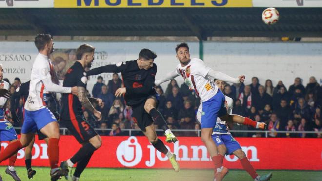 Robert Lewandowski durante el partido ante el Barbastro (Fuente: Cordon Press)