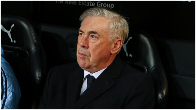 Carlo Ancelotti durante el partido en Mestalla. (Foto: Europa Press)