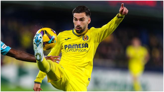 Álex Baena durante un partido con el Villareal. (Foto: Europa Press)