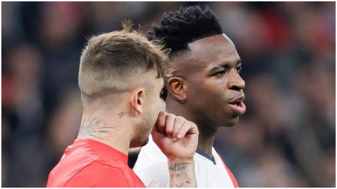 Pablo Maffeo y Vinicius Jr durante el Real Madrid-Mallorca (Fuente: Cordon Press)