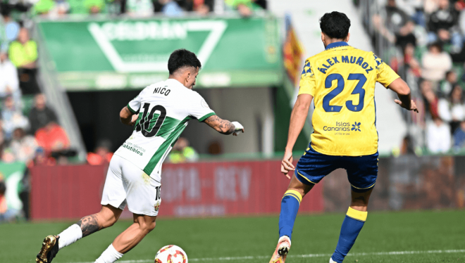 Lance del juego entre Elche y Las Palmas (Foto: ECF).