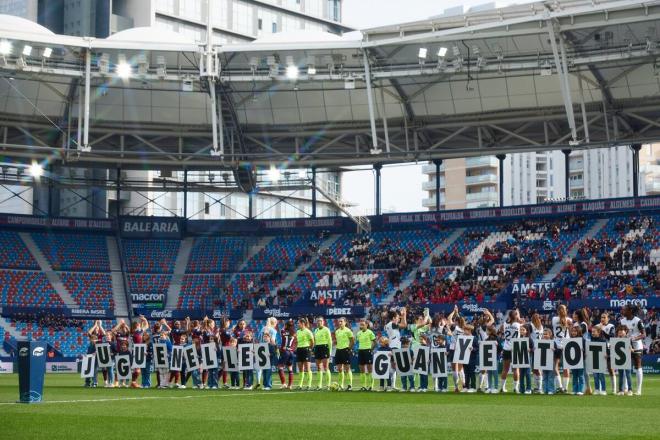 Levante UD -Valencia CF Femenino antes del encuentro.