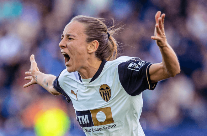 Marina celebra el único gol en el Levante UD -Valencia CF Femenino