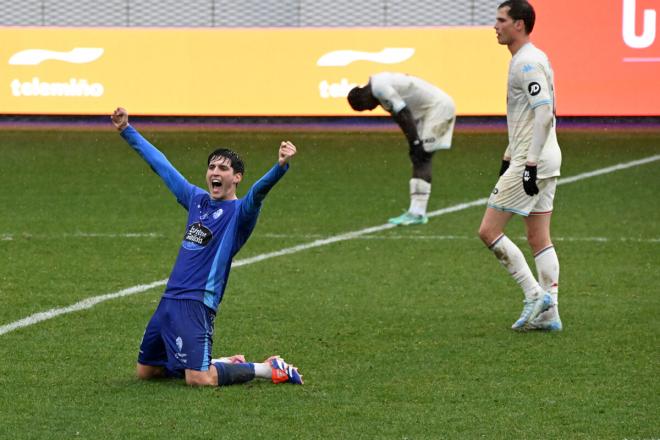 Celebración del Ourense CF tras ganar al Real Valladolid (Foto: EFE).