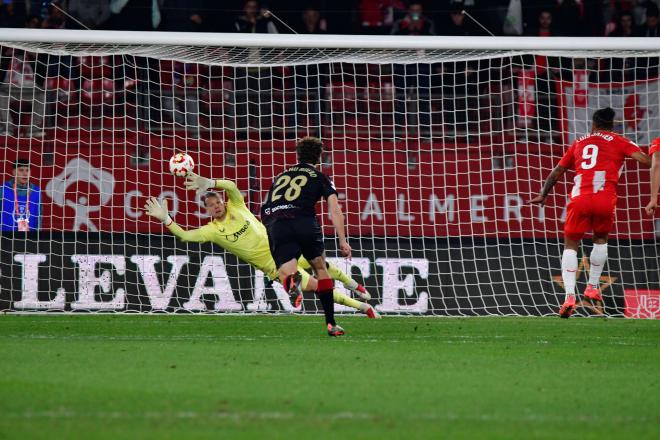 Orjan Nyland, ante el Almería (Foto: Cordon Press).