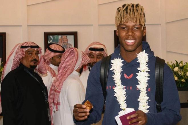 Nico Williams a la llegada a Arabia Saudí para la Supercopa (Foto: Athletic Club).