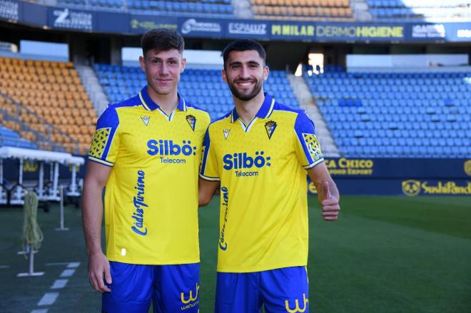 Iker Recio y Mario Climent, tras ser presentados.