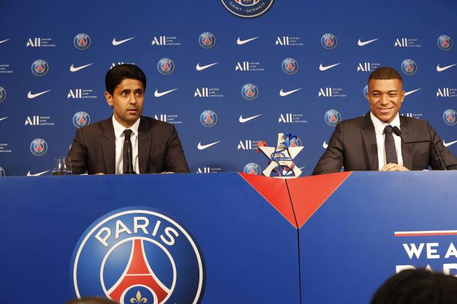 Nasser Al-Khelaifi y Kylian Mbappé en el PSG (Cordon Press)