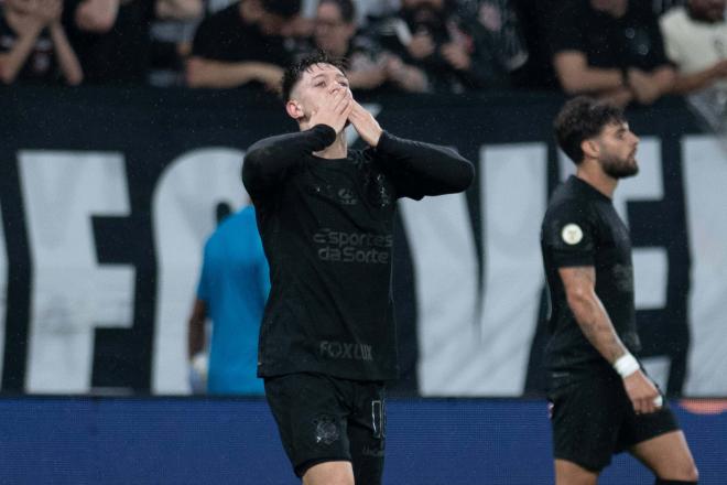 Rodrigo Garro celebra un gol con el Corinthians (Foto: Cordon Press).