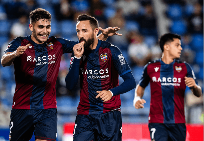 Tenerife-Levante UD, Morales celebra un gol antes de lesionarse